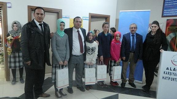Karşıyaka İmam Hatip Ortaokulunda İstiklal Marşını Güzel Okuma Yarışması Düzenlendi 