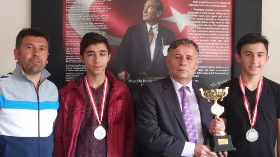 Atletizm Geliştirme Projesi Yıldız Erkekler Kategorisinde Alaçam´a Altın Madalya Atatürk Ortaokulu Öğrencisi İhsan ÇAVUŞ´tan